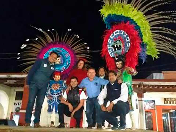 Participa el diputado SAGA en el desfile de día de muertos en Calpulalpan