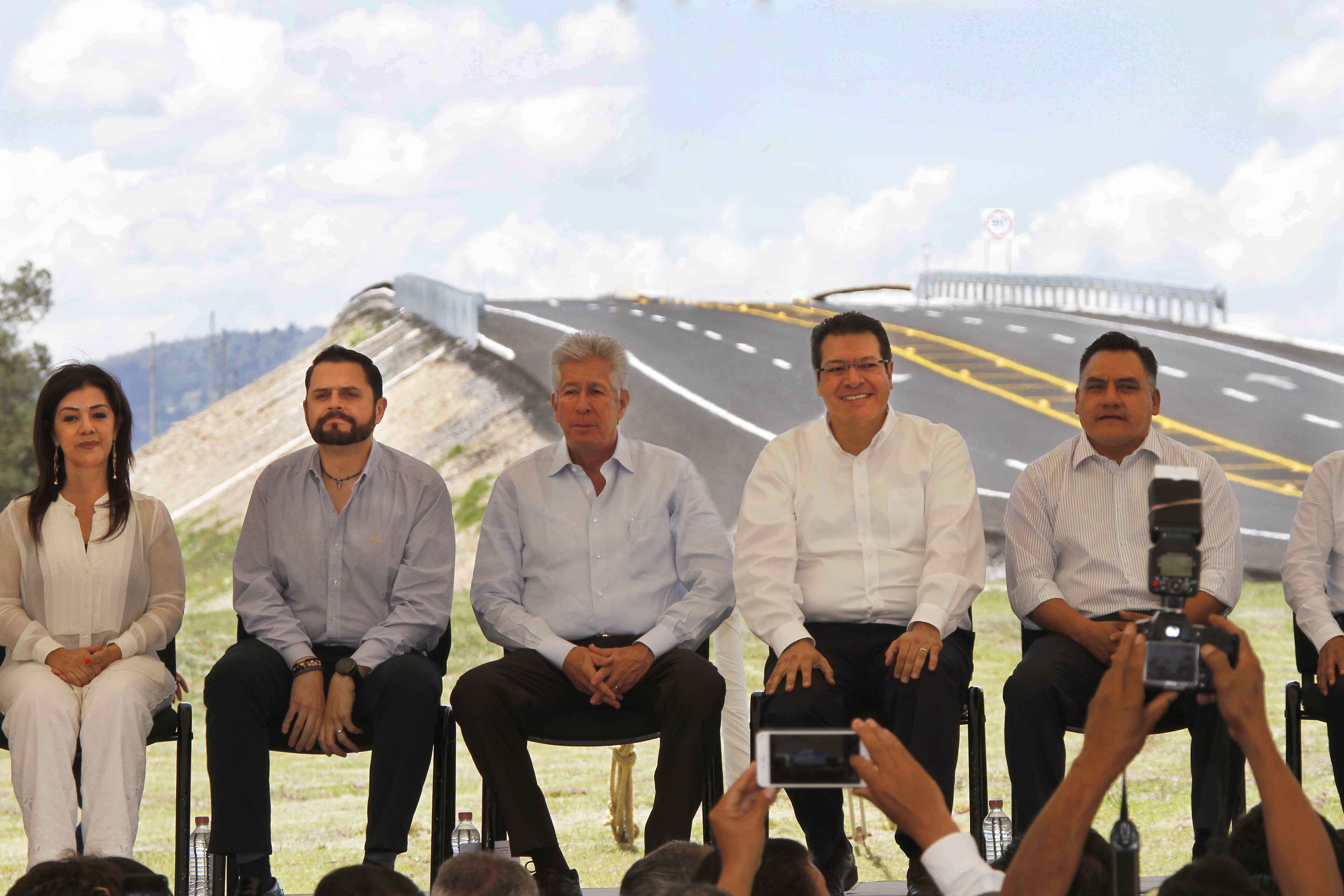 Inauguran Marco Mena y Ruiz Esparza Modernización De Carretera que comunica zonas industriales