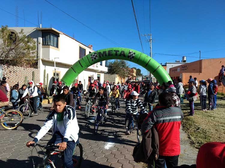 Participan más de 200 personas en Tlaxcala sobre ruedas en Teolocholco