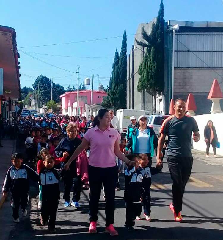 Realiza Ayuntamiento primera Feria por la salud en Metepec