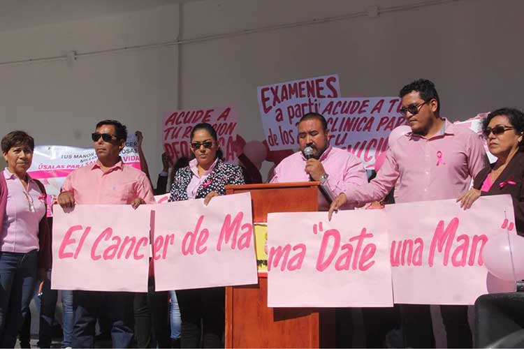 Nuestras familias y nuestro municipio las necesita sanas:José Badillo a las mujeres de Xicohtzinco