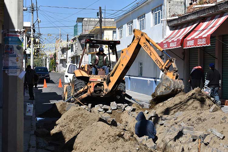 Gobierno de Zacatelco beneficia a pobladores con ampliación de drenaje sanitario