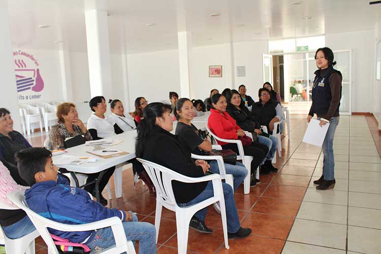 Sistema DIF Municipal imparte capacitación a personal de desayunadores escolares de Zacatelco
