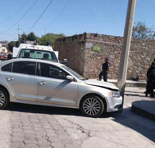 Acuerdan particulares pago de daños en accidente vial en Ixtenco