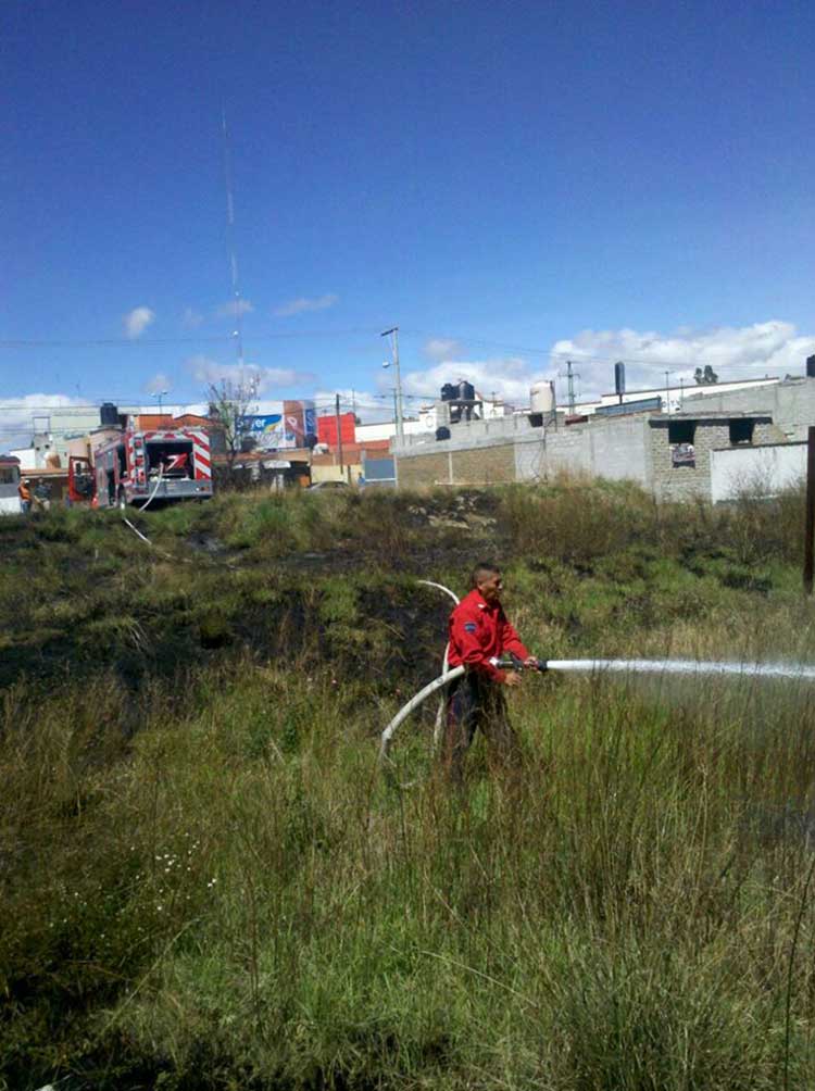 Cuerpo de bomberos sofocan dos incendios en la entidad