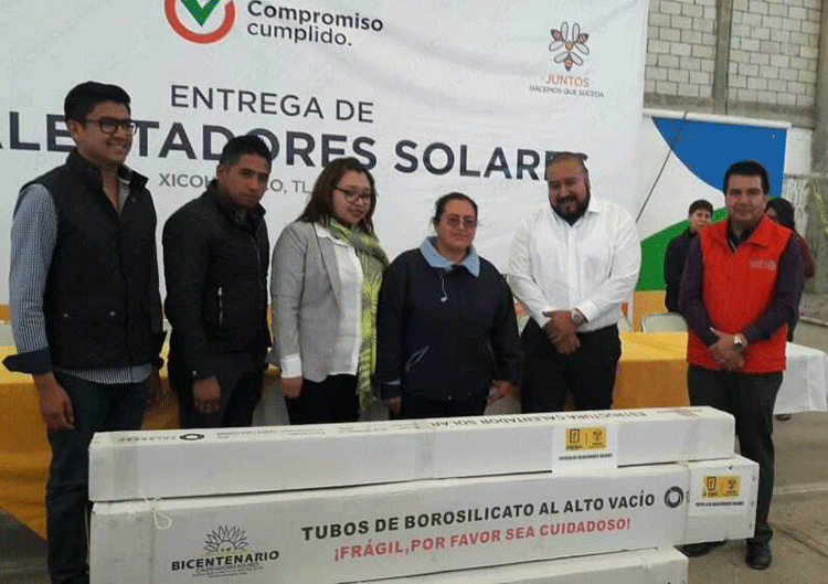 Entregó alcalde de Xicohtzinco 96 calentadores solares
