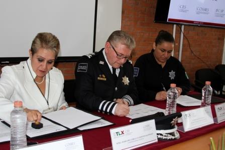 Firma convenio policía estatal y COSSIES