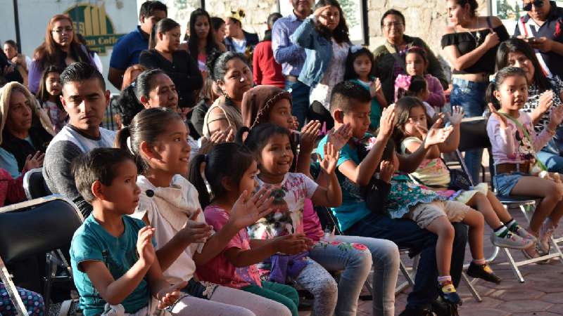 Celebra DIF Municipal, Día de Reyes en Zacatelco