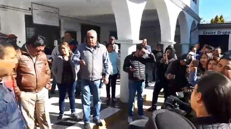 Altos salarios provocan conflicto en Ayometla