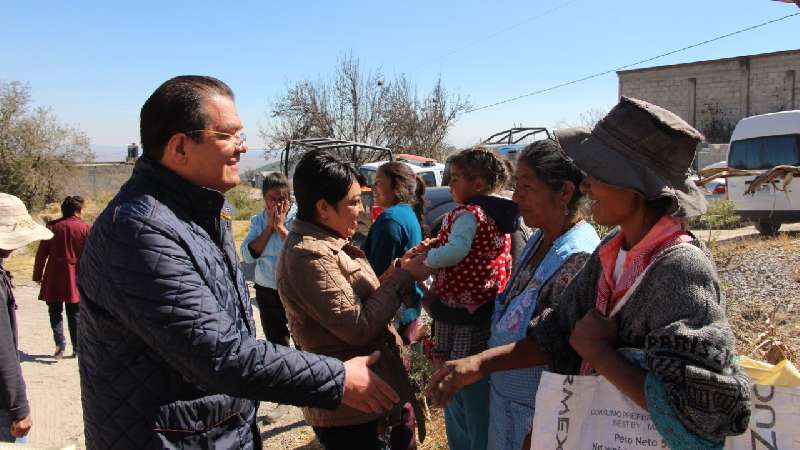 Autoridades de Huamantla entregan apoyos a personas