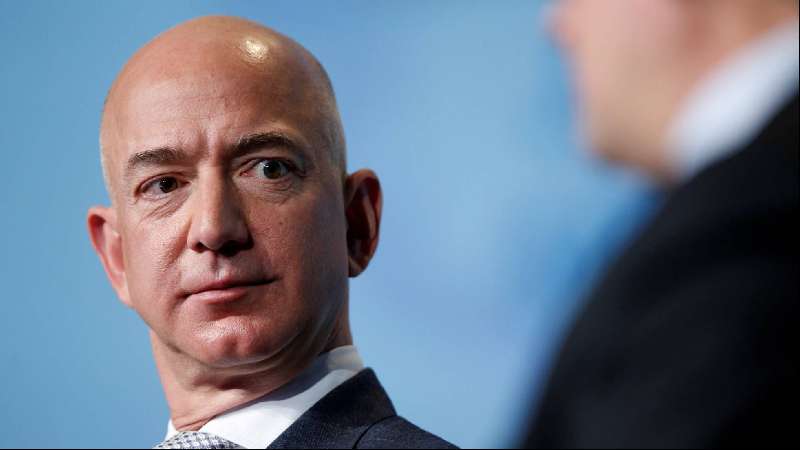 Jeff Bezos acusa de intento de extorsión a David Pecker