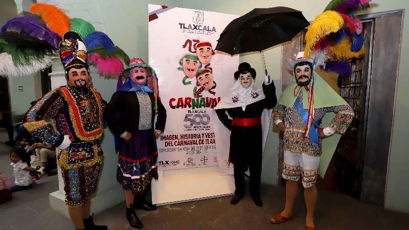 EXPOSICIÓN DE TRAJES Y DISEÑOS DE CARNAVAL