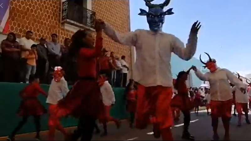 Vive Ixtacuixtla la alegría del Carnaval