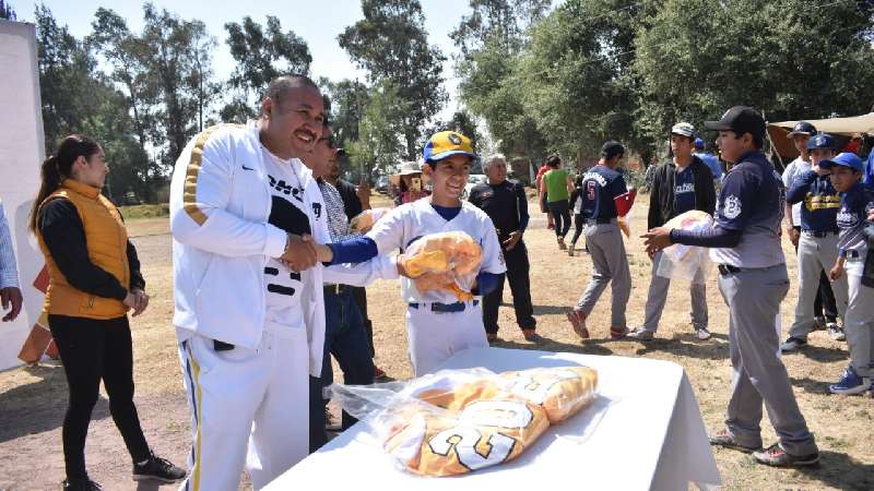 Apoya José Isabel Badillo al deporte en Xicohtzinco 