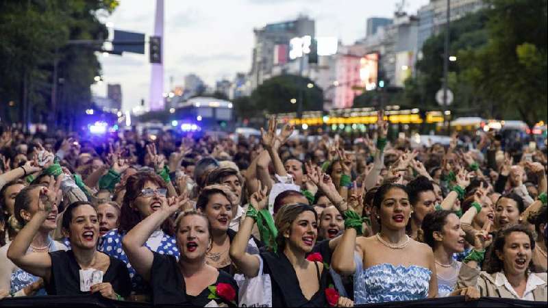 Evita, la llama que abrió la política argentina a las mujeres