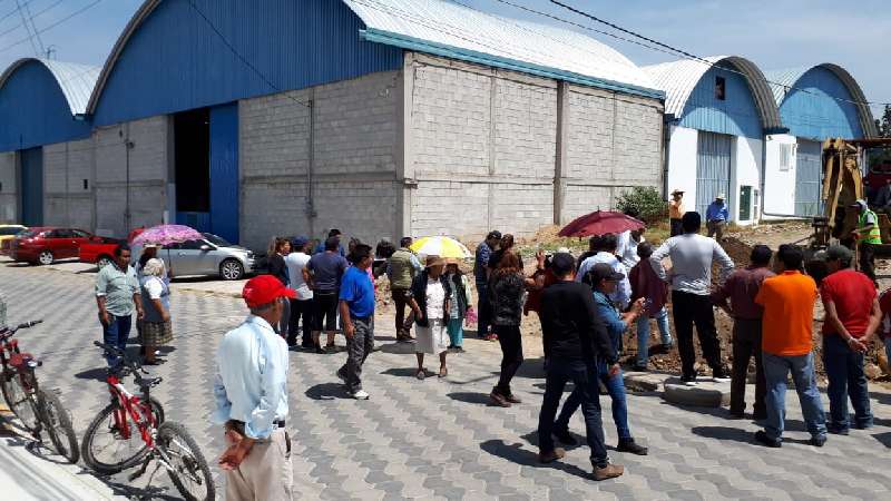 Cierran tomas clandestinas de agua en Papalotla