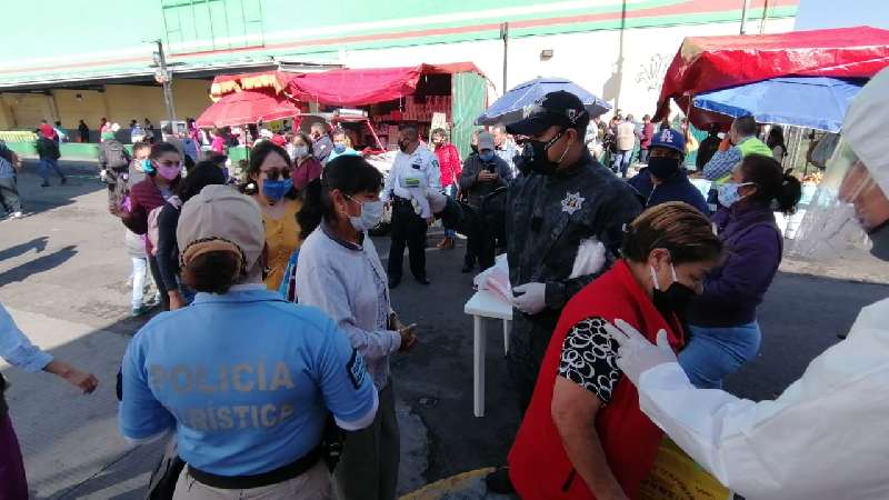 Refuerzan operativo en tianguis sabatino, evitan instalación de comer...