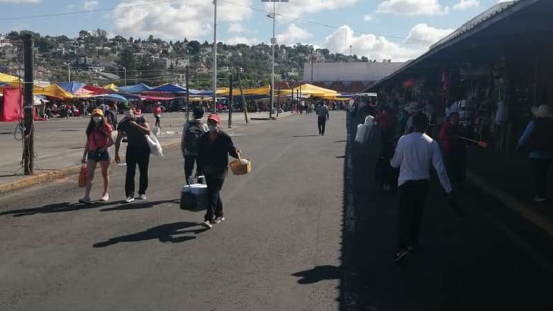 Refuerzan medidas preventivas de salud en tianguis sabatino 