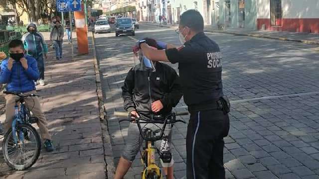 Brindan seguridad y protegen salud con entrega de cubrebocas y caretas...