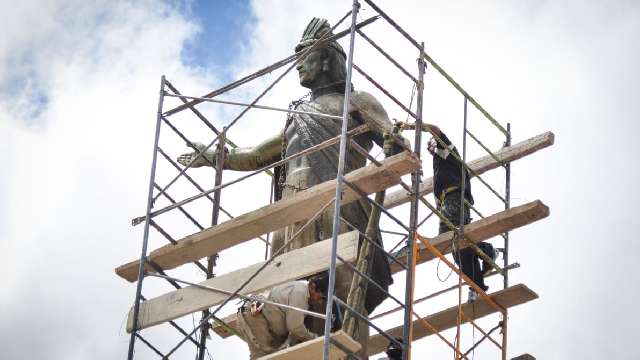 Restauran estatua de Xicohténcatl en Las Escalinatas de la capital