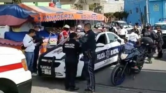 Robo de camioneta desata persecución de película en Tizatlán, logran rescatar a chofer retenido 