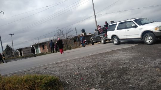 Por condiciones insalubres, en Tepetitla exigen clausura de nuevo panteón, bloquean carretera 