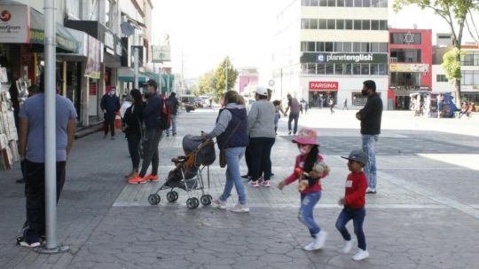 Calles llenas, movilidad no se reduce pese a restricciones