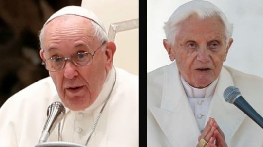 Papa Francisco y Benedicto XVI se vacunan contra el covid-19