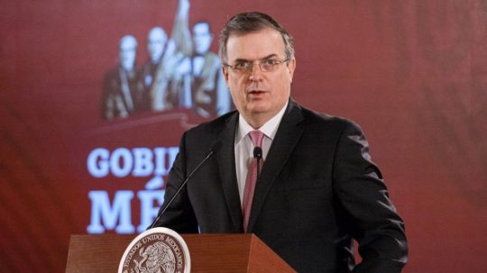 Ebrard se aísla tras contagio de AMLO; espera resultados de prueba de covid