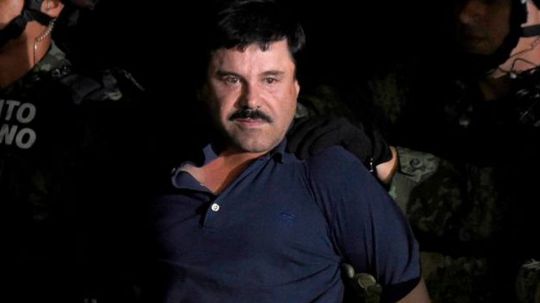 Ligan a agente de la ‘migra’ con El Chapo