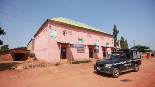 Grupo armado realiza secuestro masivo de estudiantes en escuela secundaria de Nigeria