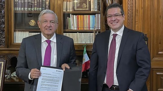 Marco Mena se reúne con presidente AMLO; se adhiere al acuerdo nacional por la democracia