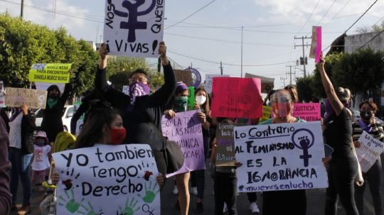 Alto a feminicidios y violencia hacia las mujeres, la demanda que llenó las calles en la marcha del 8M en Tlaxcala 