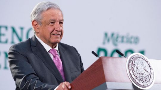 AMLO busca acuerdo con Oxxo, Walmart y Bimbo sobre subsidios de luz que reciben