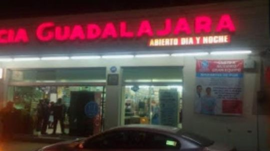 Policía de Apizaco atiende asalto a farmacia y lo reciben a balazos, muere en el hospital 