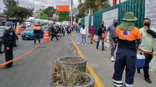 En CdMx, hacen largas filas para entrar al mercado La Nueva Viga por Semana Santa