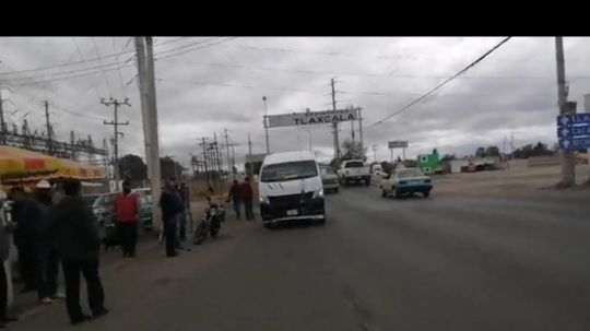 Estalla conflicto: autoridades de Texmelucan no permiten el ingreso del transporte público proveniente de Tlaxcala