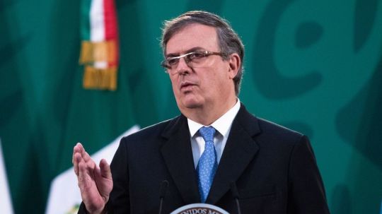 Marcelo Ebrard busca copyright de su nombre; solicita al IMPI registro