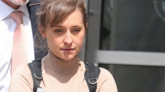 Fiscalía en EU pide rebajar sentencia para Allison Mack por caso NXIVM