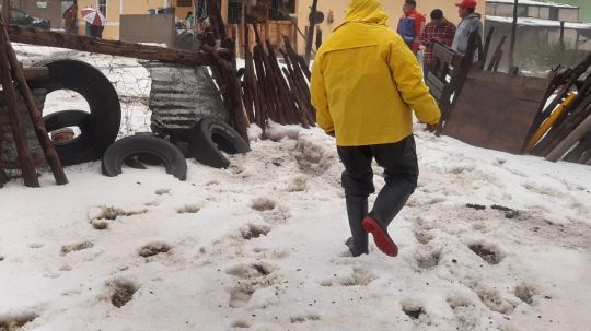 Granizada tapiza blanco a comunidad de Hueyotlipan, hielo alcanzó casi un metro de altura 