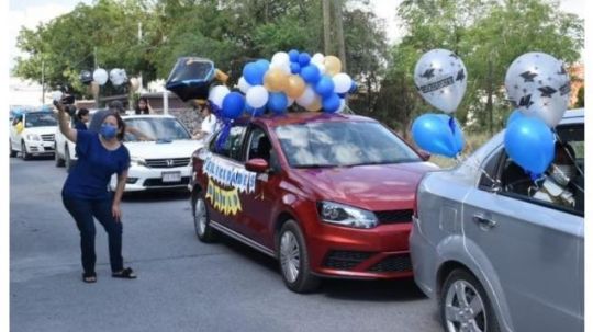 Termina ciclo escolar, escuelas se las ingenian para graduaciones 