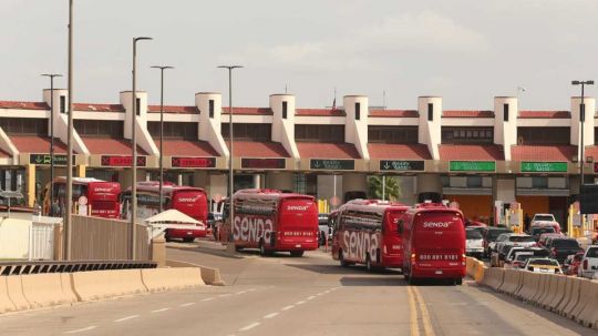 Caravana de vacunación anticovid de trabajadores de NL llega frontera con Texas