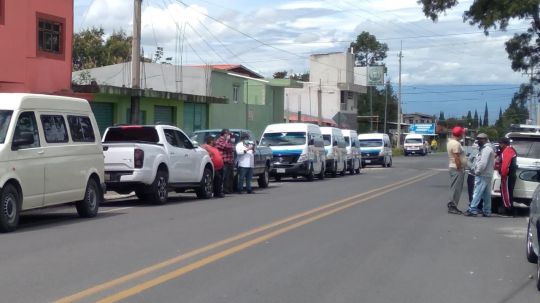 Paran a transportistas en Ayometla por conflicto de invasión de rutas 