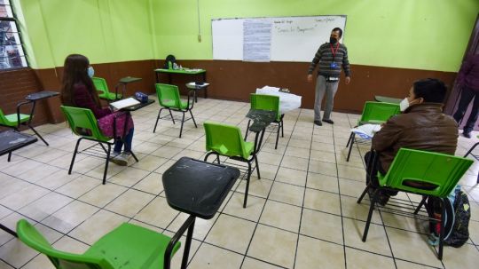 Clases presenciales en CdMx no contemplan horario escalonado ni límite de aforo pese a covid-19