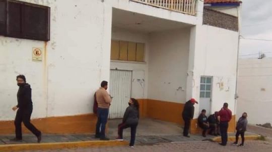 Se burlan de policías en Terrenate, los liquidan con cheques sin fondos y ellos toman presidencia 