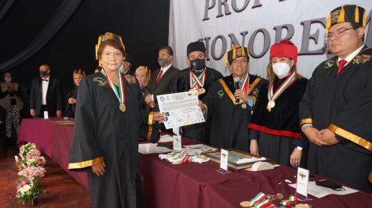 Silvia Avelina Nava recibe Doctoratus Honoris Causa, Leona Vicario y presea Benito Juárez al Mérito Constitucionalista