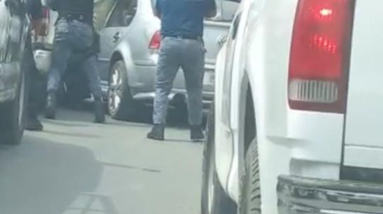 En Hidalgo, policías golpean y disparan a hombre tras persecución