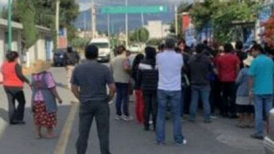 Robo desata conflicto por inseguridad en Tetlanohcan, 2 policías fueron retenidos 