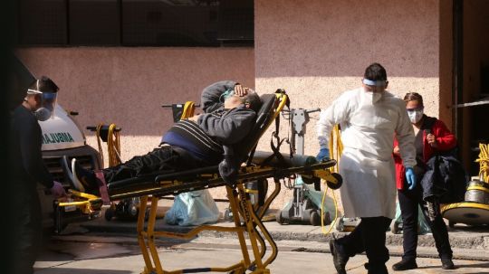 Durante pandemia, muertes en casa subieron 51.8%