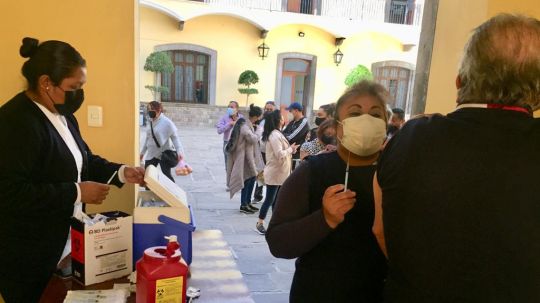 Acerca SESA vacuna contra Influenza a la población tlaxcalteca